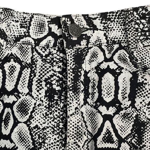 Urban Outfitters Motel Women’s Small Black Grey Snakeskin Print Mini Skirt - Picture 2 of 9
